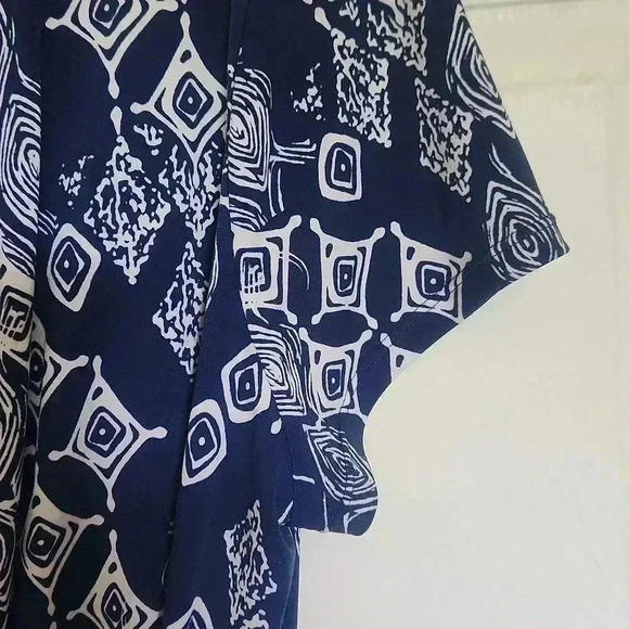 Peter Nygard Women's Stretchy Short Sleeve  Blouse - Size M/L - Picture 5 of 8